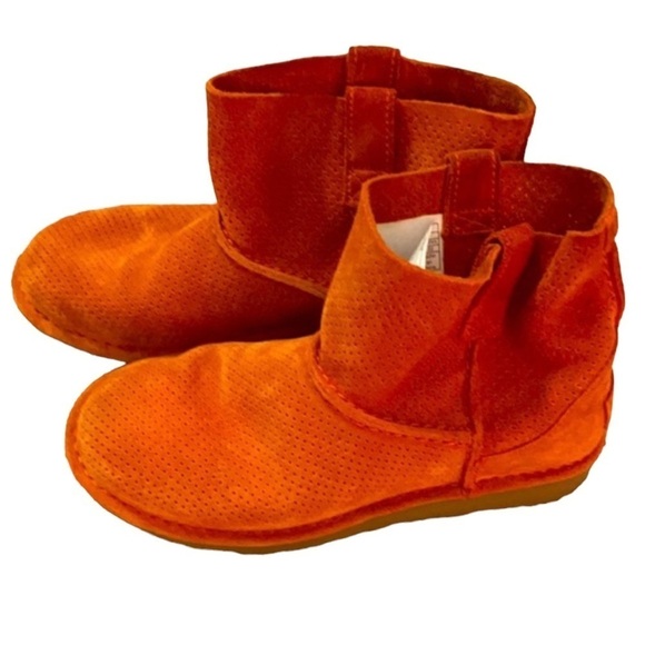 UGG women’s size 5 perforated pumpkin really cute booties! - Picture 1 of 4
